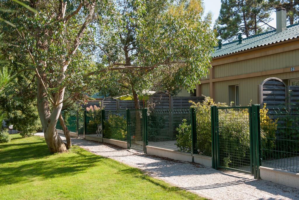 Cottages Des Pins 생 힐레르 드 리에 외부 사진