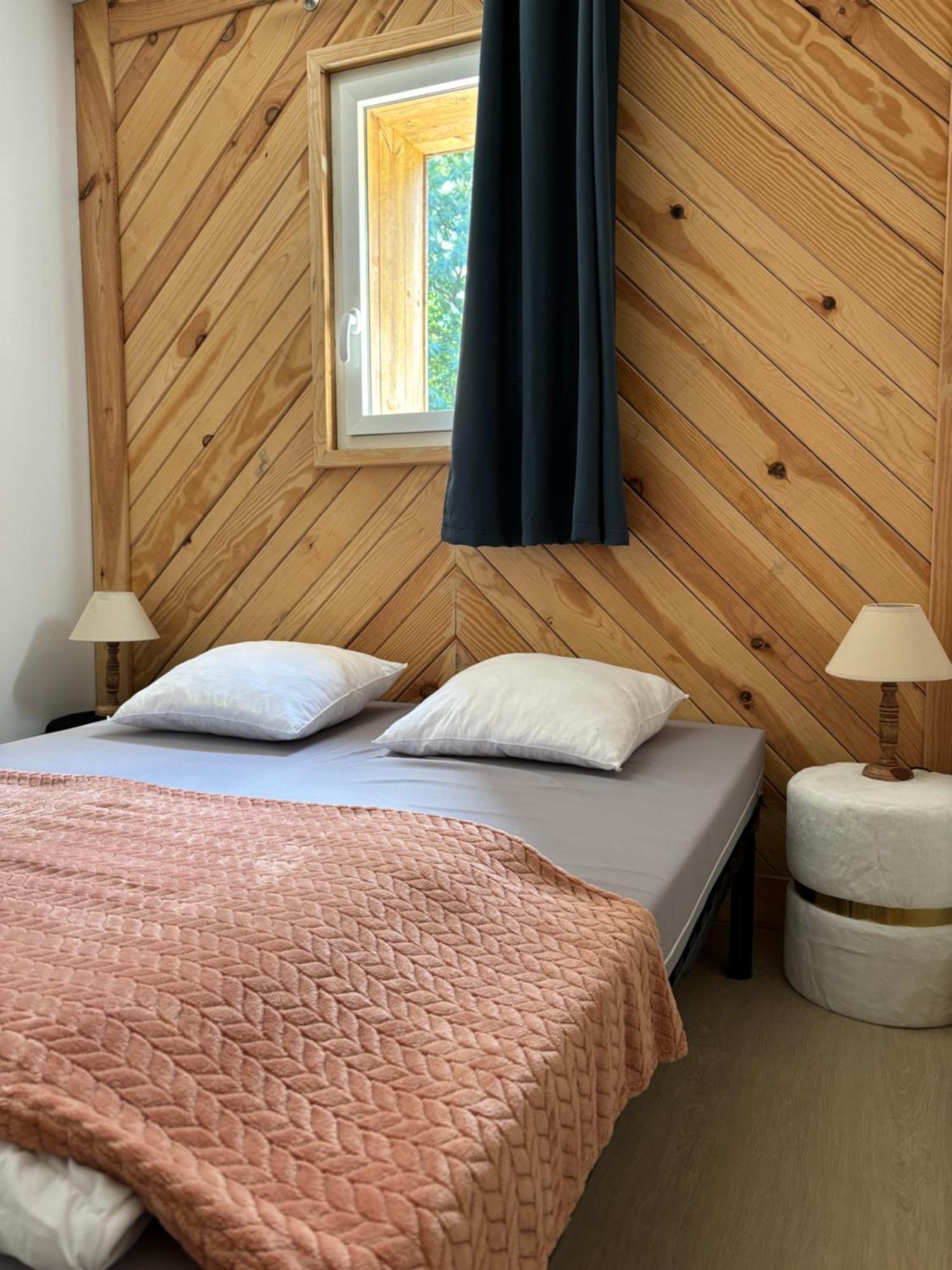 Cottages Des Pins 생 힐레르 드 리에 외부 사진