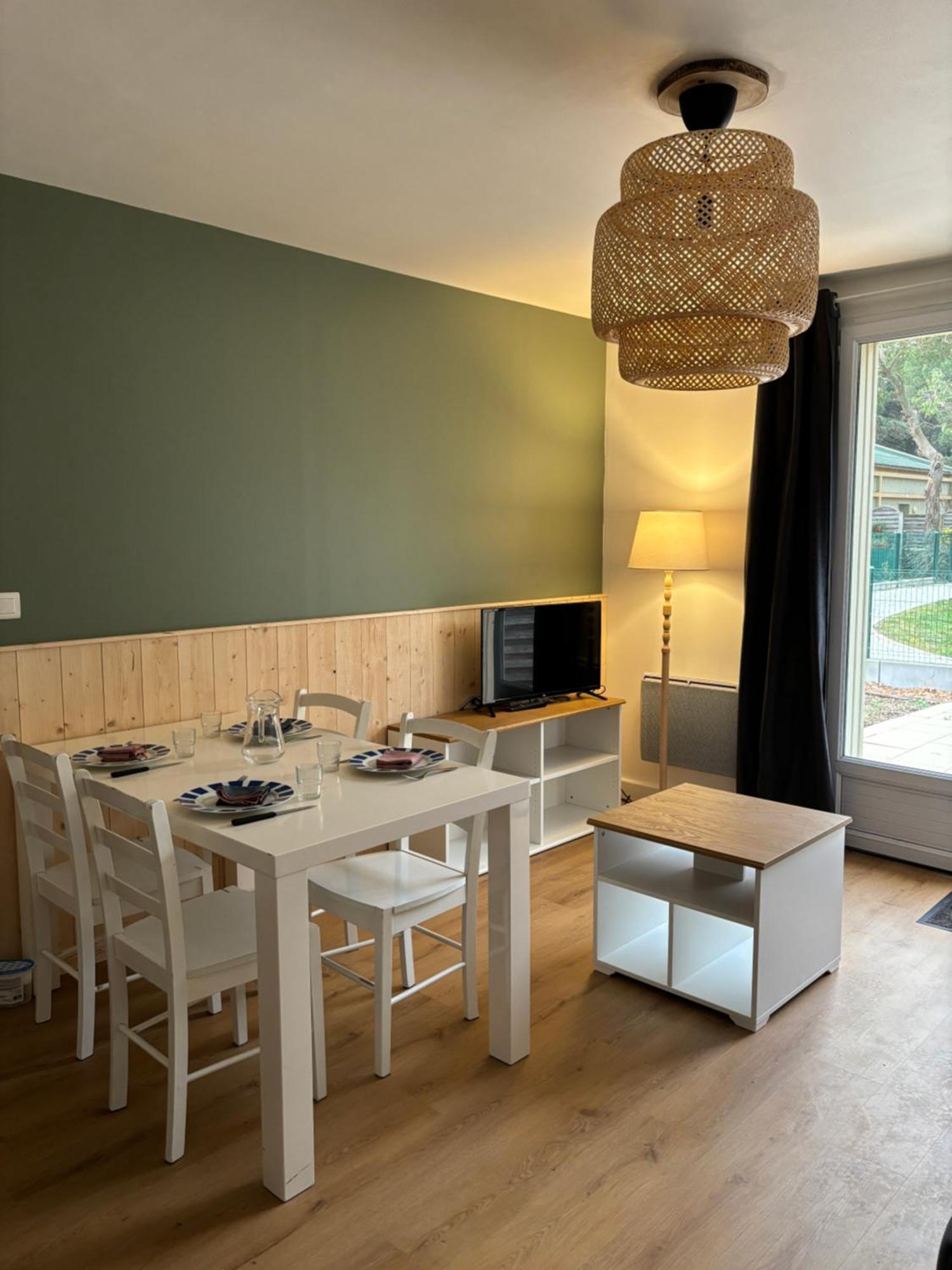 Cottages Des Pins 생 힐레르 드 리에 외부 사진