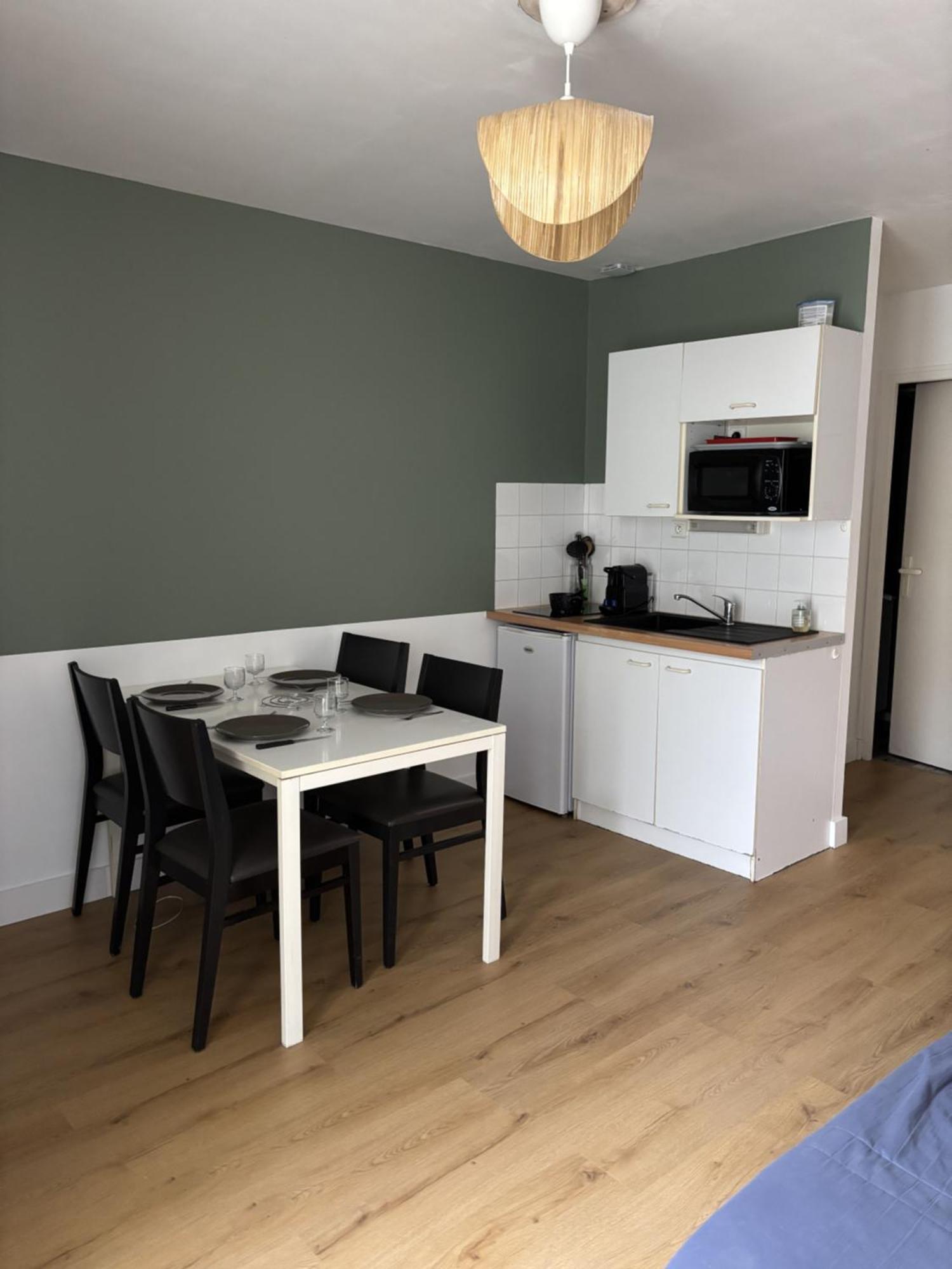 Cottages Des Pins 생 힐레르 드 리에 외부 사진